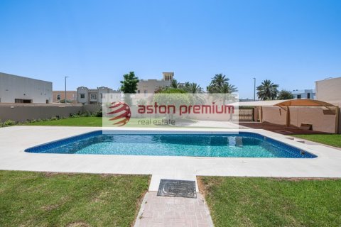 Vilă de închiriat în Al Barsha, Dubai, EAU 5 dormitoare, 1394 mp. №741535 - poză 2