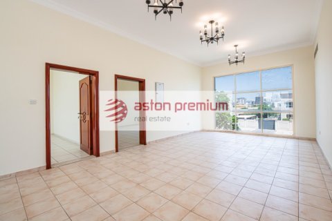 Vilă de închiriat în Al Barsha, Dubai, EAU 5 dormitoare, 1394 mp. №741535 - poză 23
