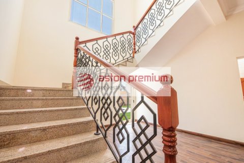 Vilă de închiriat în Al Barsha, Dubai, EAU 5 dormitoare, 1394 mp. №741535 - poză 20