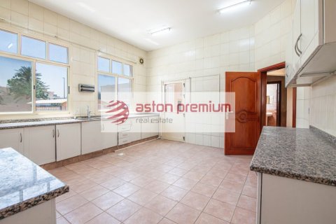 Vilă de închiriat în Al Barsha, Dubai, EAU 5 dormitoare, 1394 mp. №741535 - poză 11