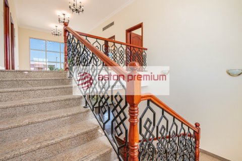 Vilă de închiriat în Al Barsha, Dubai, EAU 5 dormitoare, 1394 mp. №741535 - poză 18