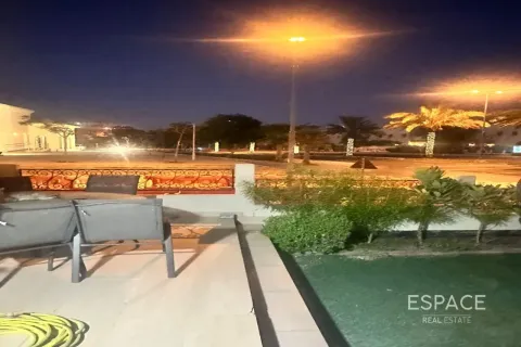 Villa em Al Furjan, Dubai, EAU 3 quartos, 262 m2 № 738147