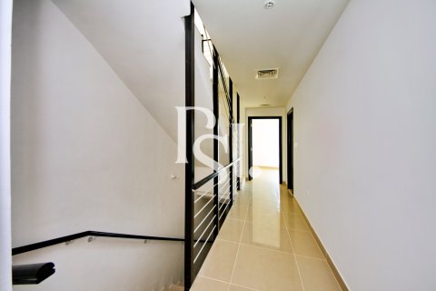 Müüa korter asukohaga Al Reef, Abu Dhabi, AÜE: 2 magamistoaga, 114 m² Nr 731774 - pilt 9