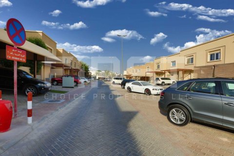 Vila di Al Reef, Abu Dhabi, UAE 2 bilik tidur, 111.9 meter persegi № 730957 - foto 14