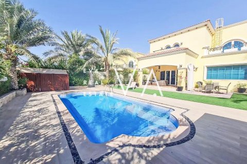 Lakás itt: Jumeirah, Dubai, EAE, 4 hálószoba, 509.93 m², azonosító: 637701