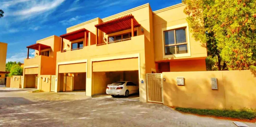 Villa in Dubai, VAE: 3 Schlafzimmer, 200 m2 Nr. 718298