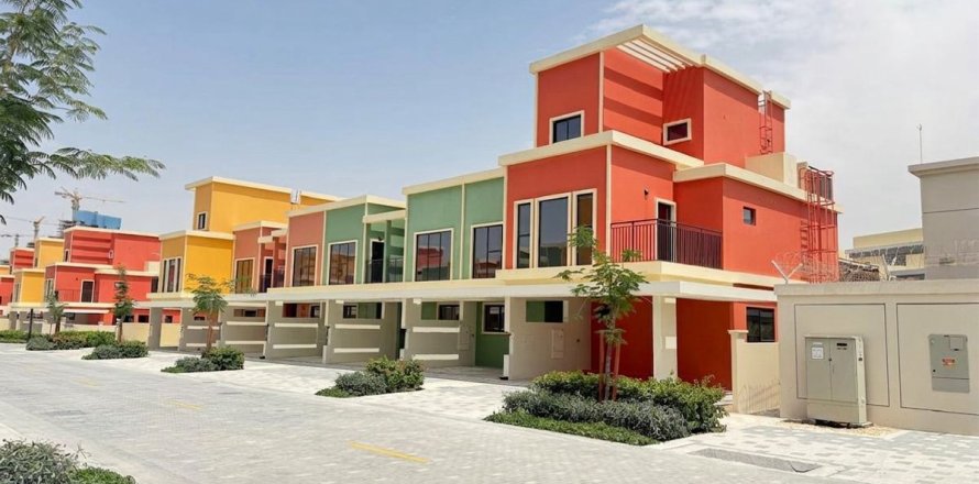 Dubai, BAE’de sıra ev 5 yatak odası, 219.6 m&sup2; No 679929