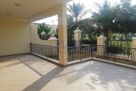 Radhus till försäljning i Al Hamra Village, Ras Al Khaimah, UAE 4 sovrum, 375.4 kvm Nr. 709292 - fotografi 17