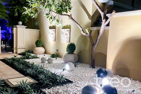 Palm Jumeirah, Dubai, UAE의 임대용 빌라 침실 4개, 464.52제곱미터 번호 733990 - 사진 13