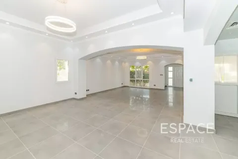 Villa sa Meadows, Dubai, UAE 4 silid-tulugan, 373 sq.m. № 738244 - larawan 3