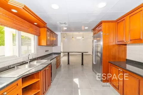 Villa sa Meadows, Dubai, UAE 4 silid-tulugan, 373 sq.m. № 738244 - larawan 11