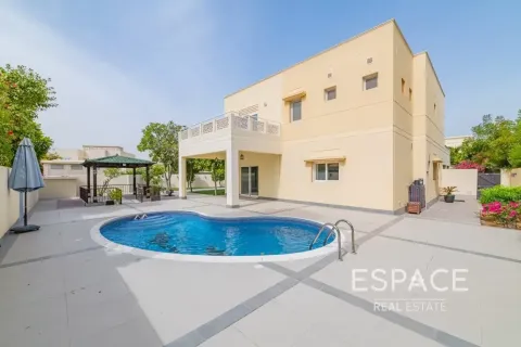 Villa asukohaga Meadows, Dubai, AÜE: 4 magamistoaga, 373 m² Nr 738244