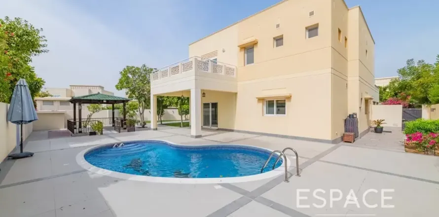 Villa sa Meadows, Dubai, UAE 4 silid-tulugan, 373 sq.m. № 738244