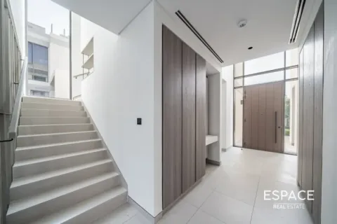 Villa te huur in Tilal Al Ghaf, Dubai, VAE 5 slaapkamers, 483 vr.m., nr 738245 - foto 3