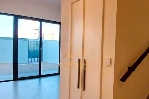 Villa en alquiler en Dubai South (Dubai World Central), Dubai, EAU 3 dormitorios, 141 m2 № 738739 - foto 10