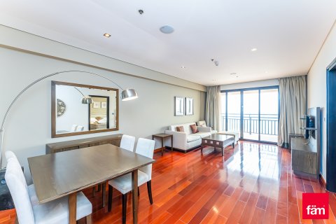 Lägenhet till försäljning i Palm Jumeirah, Dubai, UAE 1 sovrum, 107.6 kvm Nr. 751468 - fotografi 2