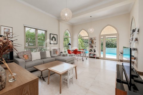 Villa in Jumeirah Islands, Dubai, UAE 4 bedrooms, 506 sq.m. № 766084 - photo 8