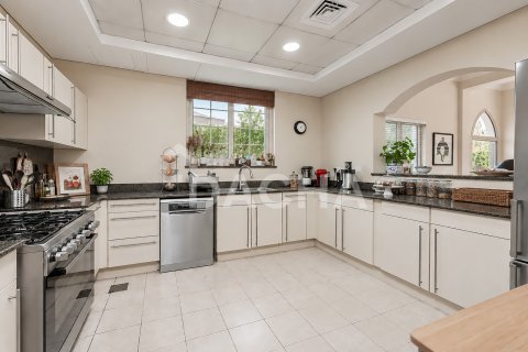 Villa in Jumeirah Islands, Dubai, UAE 4 bedrooms, 506 sq.m. № 766084 - photo 9