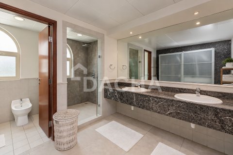 Villa in Jumeirah Islands, Dubai, UAE 4 bedrooms, 506 sq.m. № 766084 - photo 22