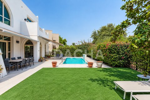 Villa in Jumeirah Islands, Dubai, UAE 4 bedrooms, 506 sq.m. № 766084 - photo 3