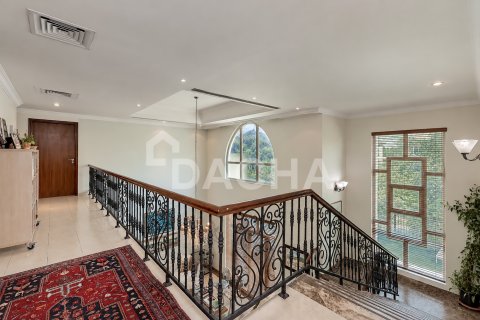 Villa in Jumeirah Islands, Dubai, UAE 4 bedrooms, 506 sq.m. № 766084 - photo 13