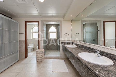 Villa in Jumeirah Islands, Dubai, UAE 4 bedrooms, 506 sq.m. № 766084 - photo 21