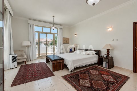 Villa in Jumeirah Islands, Dubai, UAE 4 bedrooms, 506 sq.m. № 766084 - photo 23