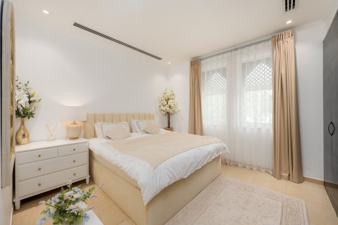Villa te huur in Jumeirah Park, Dubai, VAE 3 slaapkamers, 284.56 vr.m., nr 749602 - foto 11