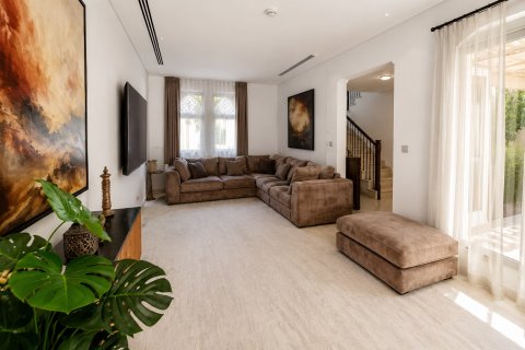 Villa te huur in Jumeirah Park, Dubai, VAE 3 slaapkamers, 284.56 vr.m., nr 749602 - foto 2