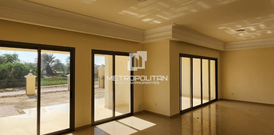 וילה ב Al Hamra Village, Ras Al Khaimah, איחוד האמירויות 4 חדרי שינה, 250 מ"ר מספר 665142