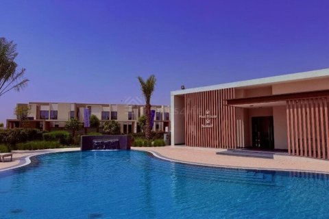 Townhouse in Dubai Land, Dubai, UAE 4 bedrooms, 251 sq.m. № 721738 - photo 8