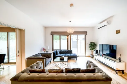 Townhouse til salg i Dubai, UAE 4 soveværelser, 218 kvm № 737913 - foto 2