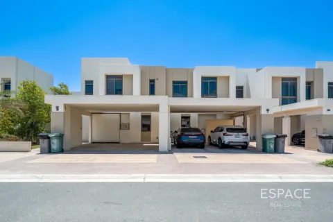 Kuća u nizu u Dubai, UAE 218 m2, 4 spavaćih soba Br. 737913