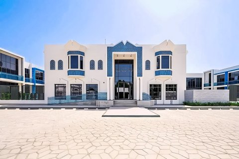 Apartamento para arrendamento em Al Heerah, Sharjah, EAU 3 quartos, 239.13 m2 № 751086 - foto 2