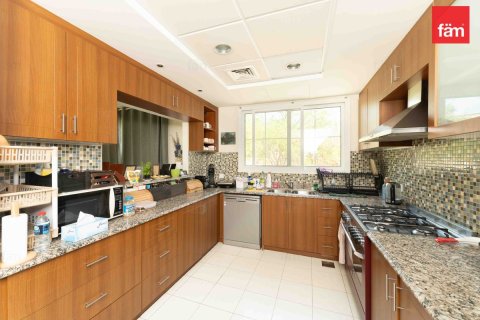 Villa til salgs i Dubai, Emiratene 3 soverom, 815.2 kvm Nr. 712982 - Foto 8