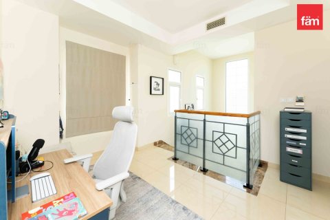 Villa til salgs i Dubai, Emiratene 3 soverom, 815.2 kvm Nr. 712982 - Foto 11