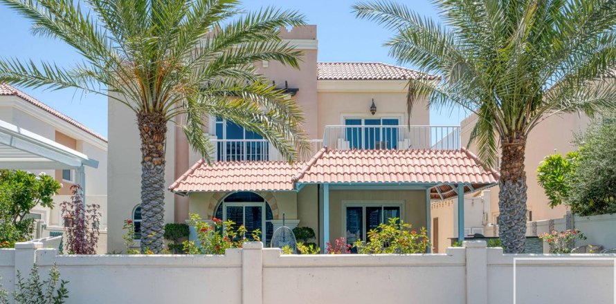 Huvila Dubai Sports City, Dubai, Arabiemiraatit 5 makuuhuonetta, 640.38 m2 № 761184