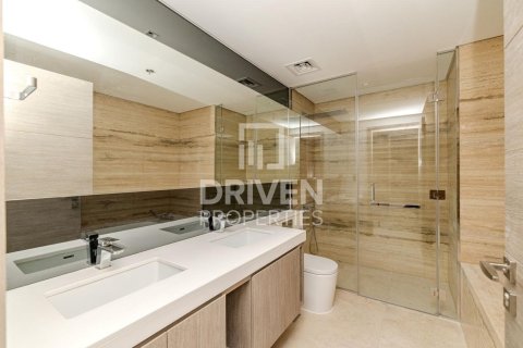 Lägenhet till försäljning i Business Bay, Dubai, UAE 2 sovrum, 157.01 kvm Nr. 767216 - fotografi 14