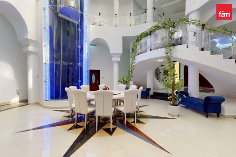 Villa te huur in Dubai, VAE 8 slaapkamers, 1723.6 vr.m., nr 760352 - foto 13