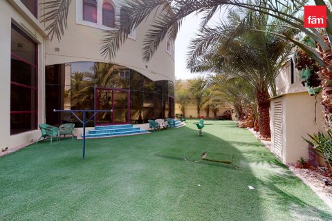 Villa te huur in Dubai, VAE 8 slaapkamers, 1723.6 vr.m., nr 760352 - foto 29