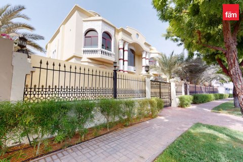 Villa te huur in Dubai, VAE 8 slaapkamers, 1723.6 vr.m., nr 760352 - foto 28