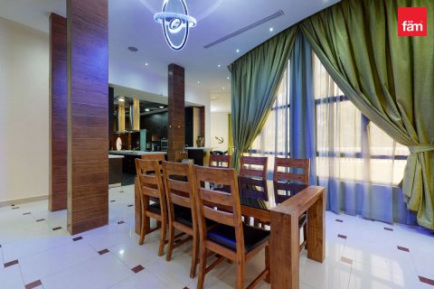 Villa te huur in Dubai, VAE 8 slaapkamers, 1723.6 vr.m., nr 760352 - foto 12