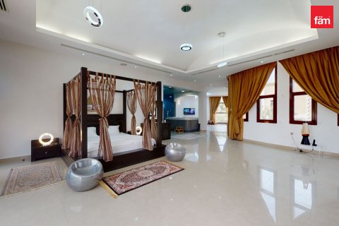 Villa te huur in Dubai, VAE 8 slaapkamers, 1723.6 vr.m., nr 760352 - foto 8