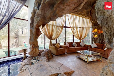 Villa te huur in Dubai, VAE 8 slaapkamers, 1723.6 vr.m., nr 760352 - foto 7