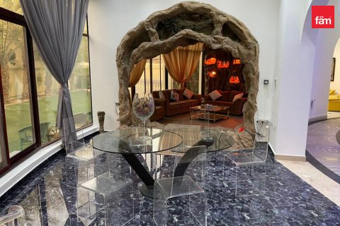 Villa te huur in Dubai, VAE 8 slaapkamers, 1723.6 vr.m., nr 760352 - foto 9