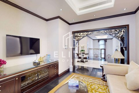 Vila u Al Jafiliya, Dubai, UAE 6 spavaćih soba, 741 m2 Br. 736242 - fotografija 18