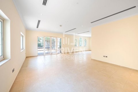 فيلا للإيجار في Jumeirah Park، دبي، الإمارات العربية المتحدة 3 غرفة نوم ، 760.97 متر مربع ، رقم 759582 - صورة 2