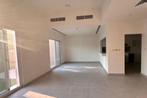 Villa til leje i Dubai Land, Dubai, UAE 3 soveværelser, 161 kvm № 678015 - foto 2