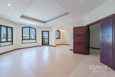 Vila di Palm Jumeirah, Dubai, UAE 4 bilik tidur, 465 meter persegi № 738026 - foto 9