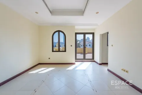 Vila di Palm Jumeirah, Dubai, UAE 4 bilik tidur, 465 meter persegi № 738026 - foto 11